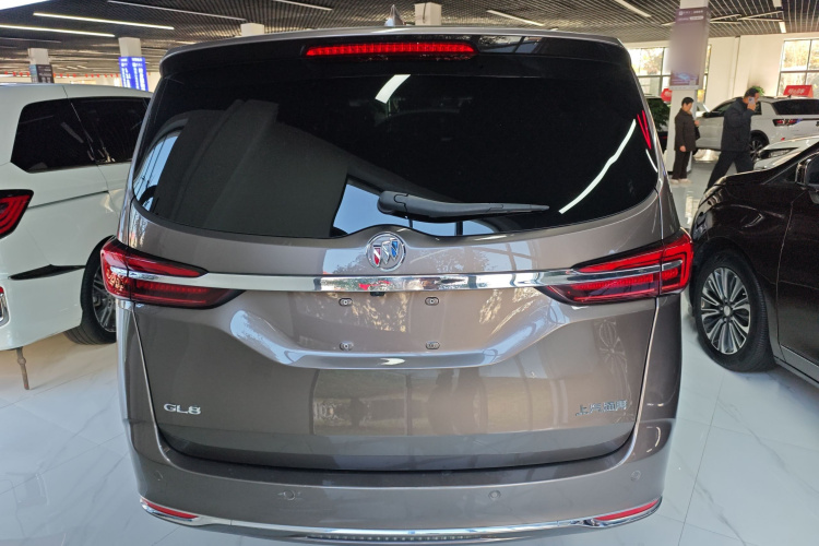别克GL8 2023款 改款 陆上公务舱 豪华型车身外观6