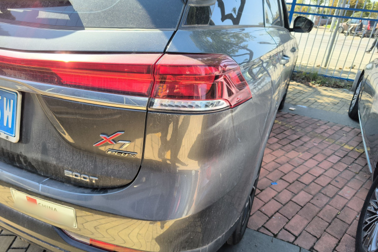 长安欧尚X7 PLUS 2023款 畅享版 1.5T自动尊贵型 7座车身外观9