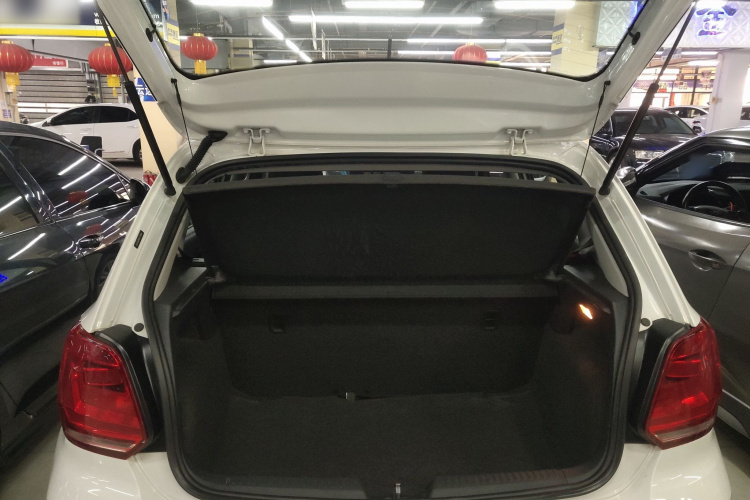 大众 Polo 2016款 1.4L 手动风尚型机舱底盘23