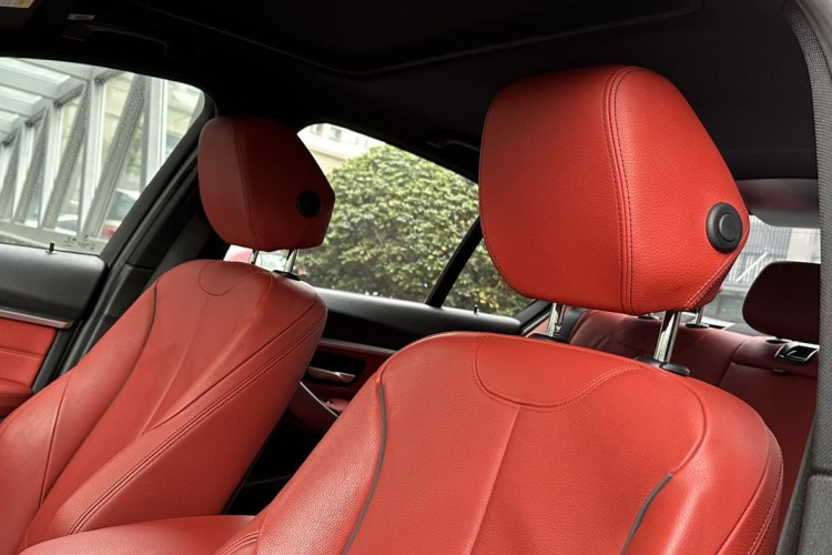 宝马3系 2019款 320i M运动曜夜版中控内饰7010