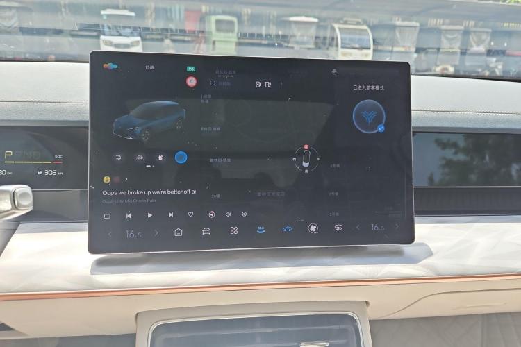 哪吒汽车 哪吒L 2024款 增程 310 闪充PRO版中控内饰7006