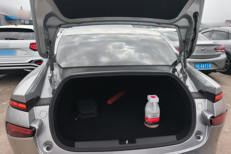 小鹏P7 2021款 480G机舱底盘23