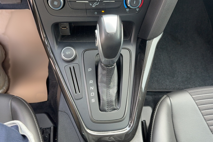 福特 福克斯 2018款 两厢经典 1.6L 自动风尚型智行版局部细节18