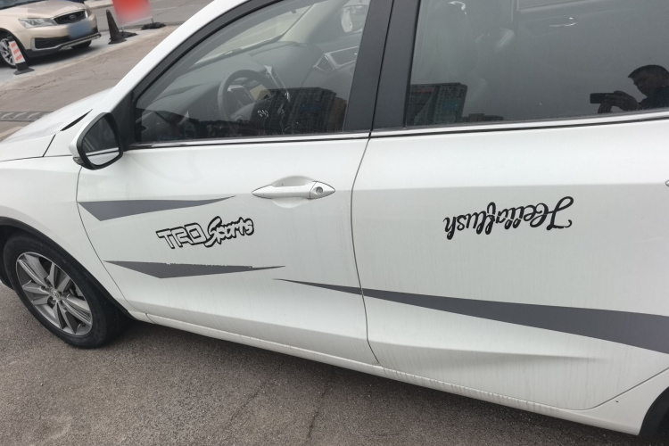 长安 逸动 2016款 XT 1.6L 手动俊酷型车身外观4