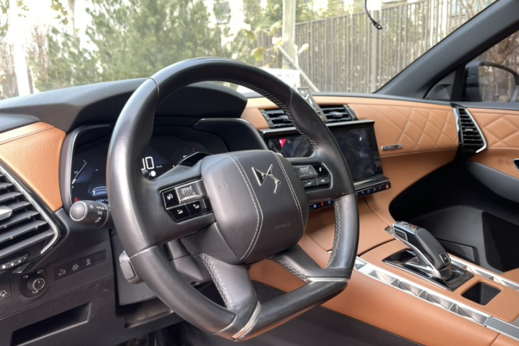 DS 7 2018款 45THP 里沃利先锋版中控内饰7007