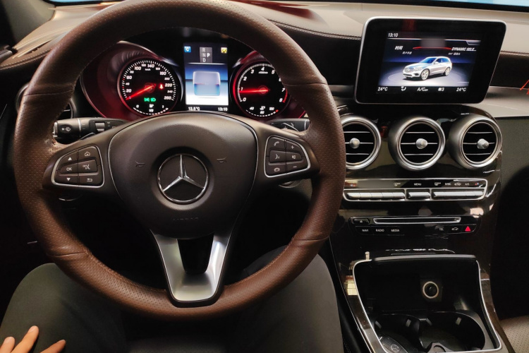 奔驰GLC 2018款 GLC 260 4MATIC 豪华型中控内饰12