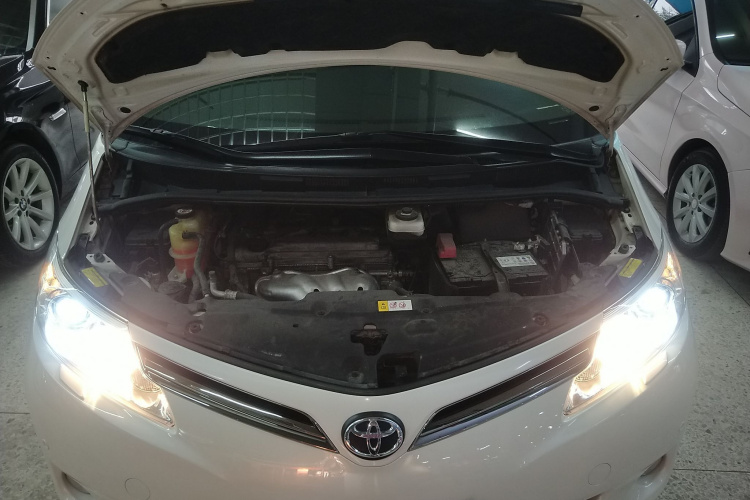 丰田 普瑞维亚  2.4L 7人座豪华版机舱底盘24