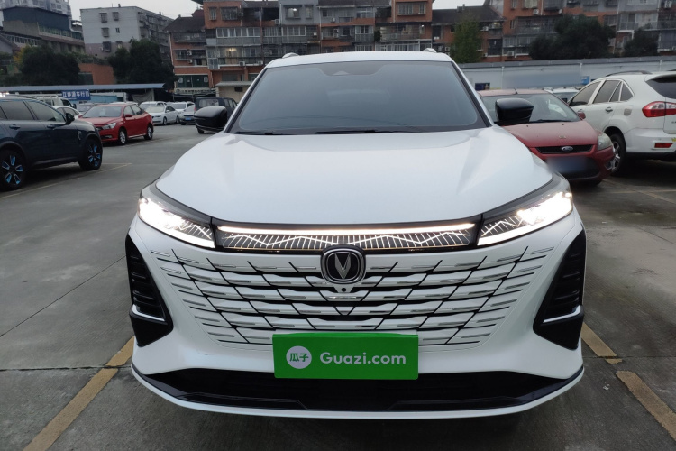 长安CS75 PLUS 2025款 第三代 冠军版 1.5T 劲航型车身外观2