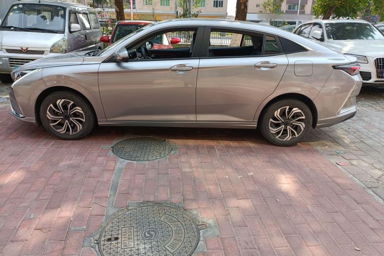 东风风神 奕炫 2021款 230T 自动荣耀版车身外观4