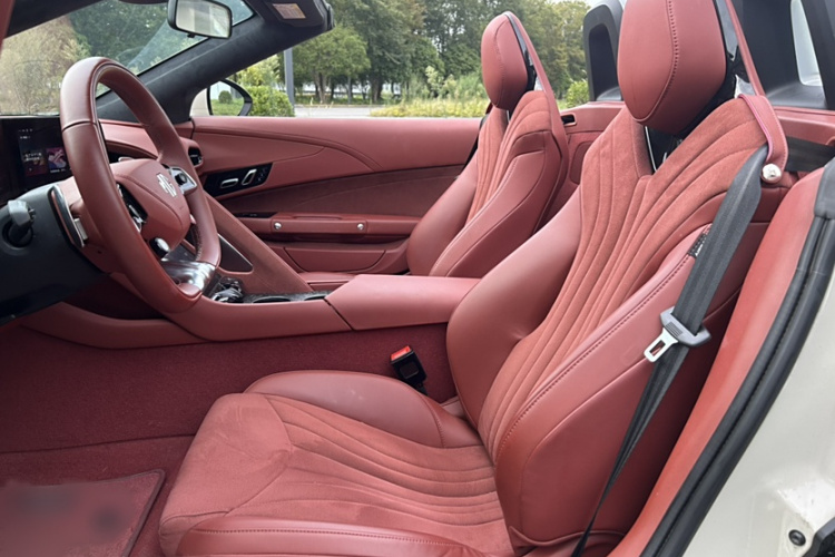 名爵 MG Cyberster 2024款 520km 传奇四驱红篷版中控内饰7008