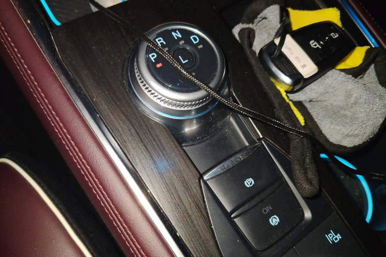 福特 探险者 2023款 EcoBoost 285 四驱钛金版 7座局部细节18