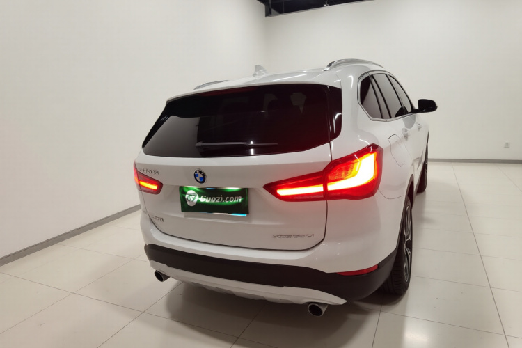 宝马X1 2020款 xDrive25Li 尊享型车身外观6