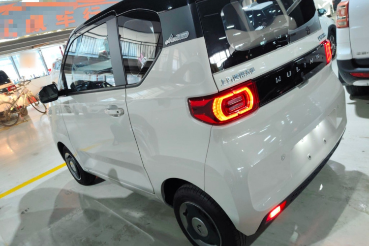 五菱汽车 宏光MINIEV 2022款 马卡龙臻享款 磷酸铁锂车身外观4