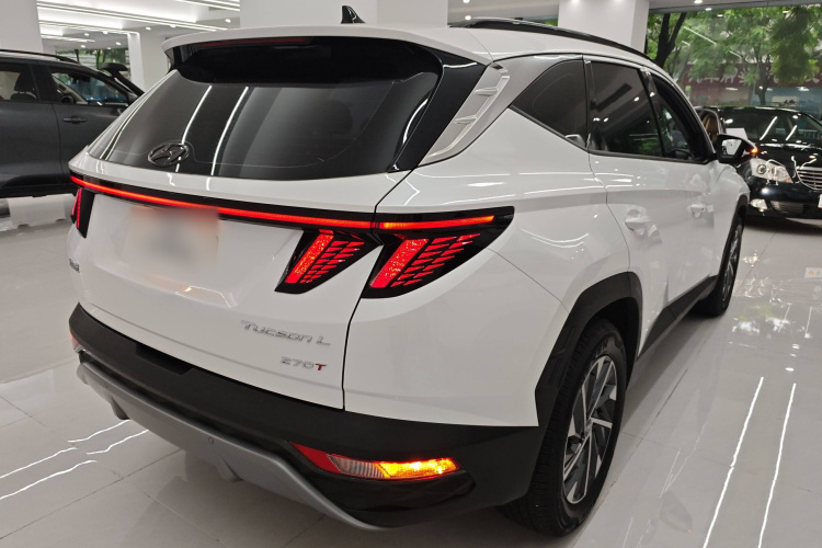 现代 2023款 途胜L 1.5T 自动两驱GLX精英版车身外观7