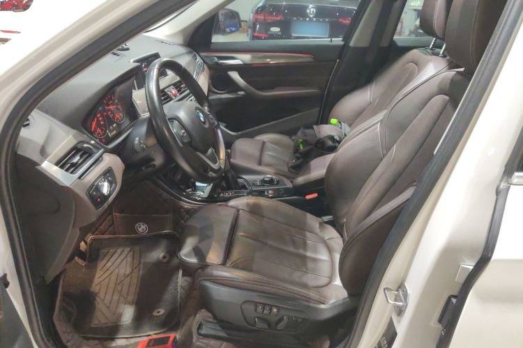 宝马X1 2018款 sDrive18Li 尊享型中控内饰19