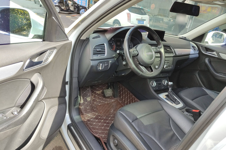 奥迪Q3(进口) 2012款 35 TFSI quattro 舒适型中控内饰7003