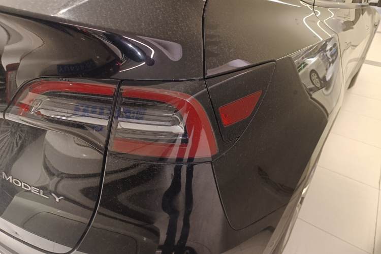 特斯拉 Model Y 2022款 改款 后轮驱动版车身外观9