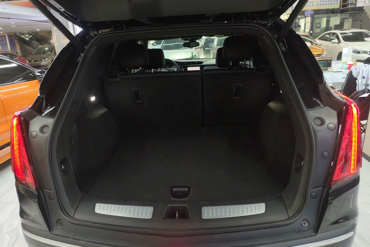 凯迪拉克XT5 2022款 2.0T 两驱豪华型机舱底盘23