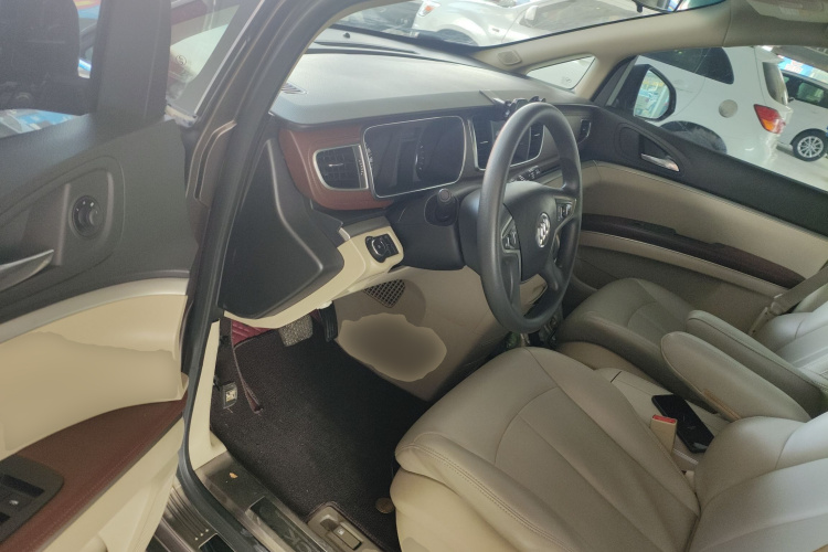 别克GL8 2017款 25S 舒适型 国V中控内饰7003