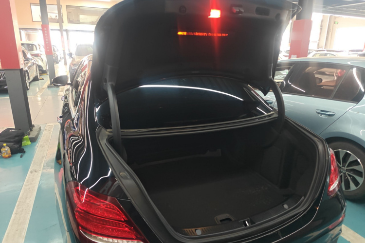 奔驰E级 2019款 E 260 L 运动型局部细节23