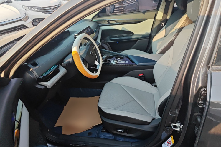 长安UNI-V 智电iDD 2023款  智电iDD 1.5T 113km智趣型（飞快版）中控内饰20