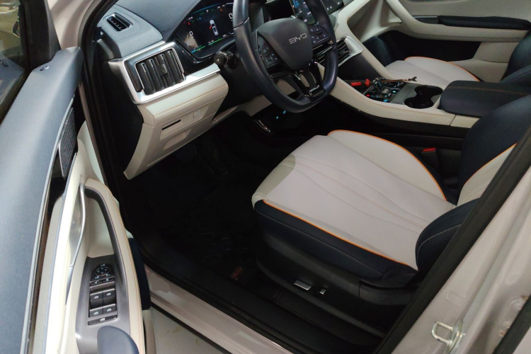 比亚迪 宋PLUS新能源 2023款 冠军版 EV 520KM 尊贵型中控内饰7003