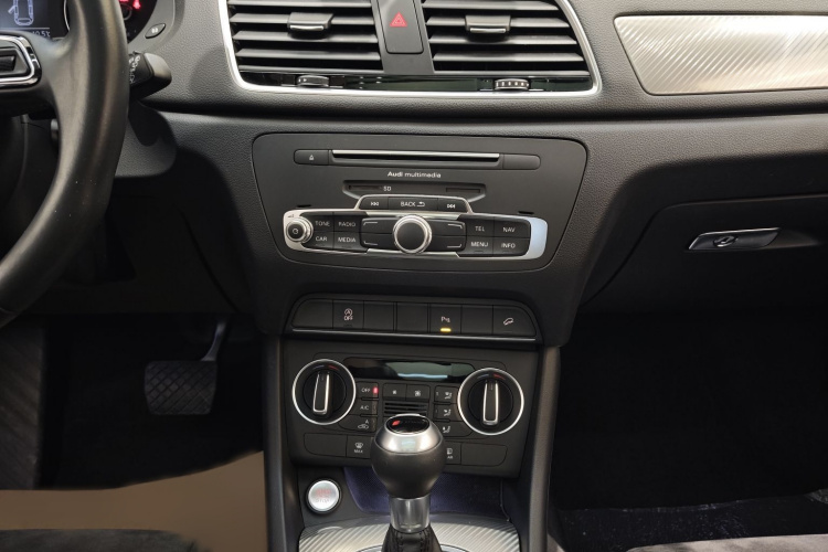 奥迪Q3 2018款 30周年年型 35 TFSI 运动型局部细节16