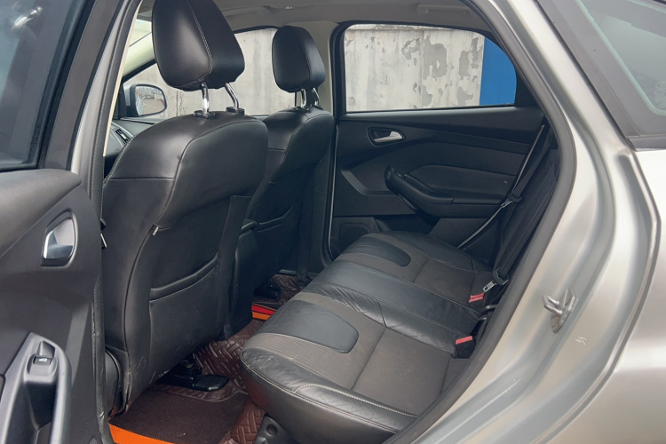 福特 福克斯 2012款 三厢 1.6L 手动风尚型中控内饰7002