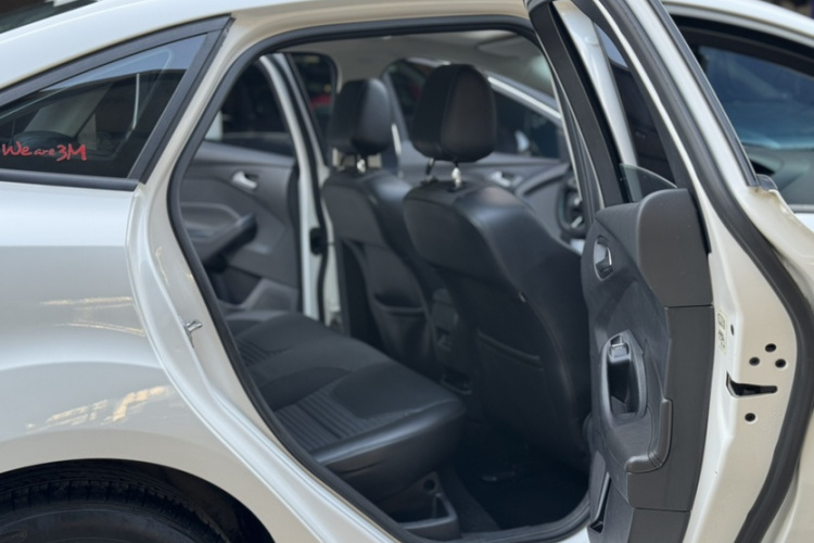 福特 福克斯 2017款 三厢 1.6L 手动风尚型智行版中控内饰7006