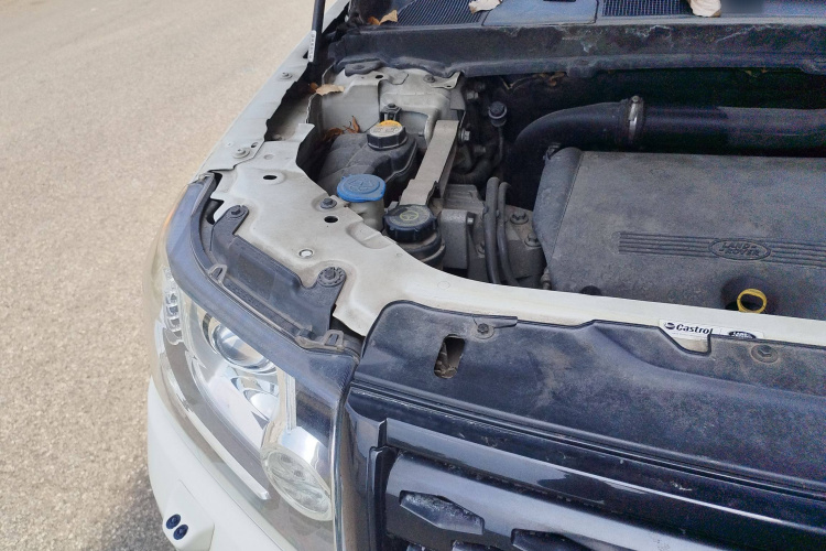 路虎 神行者2 2013款 2.2T SD4 SE柴油版局部细节9006