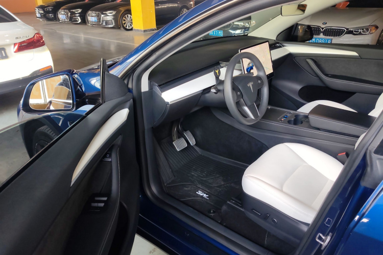 特斯拉 Model Y 2021款 长续航全轮驱动版中控内饰20