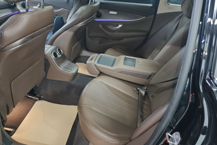 奔驰E级 2021款 E 260 L中控内饰7004