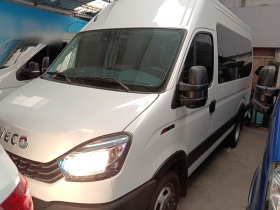 依维柯欧胜 2021款 3.0T 自动超瑞长轴短悬高顶手动门F1C