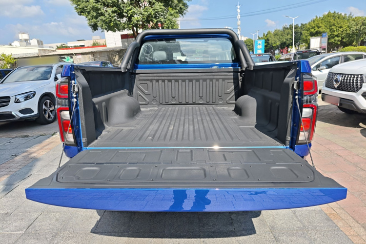 长城 炮 2023款 2.0T商用版自动柴油四驱精英型长箱GW4D20M车身外观6005