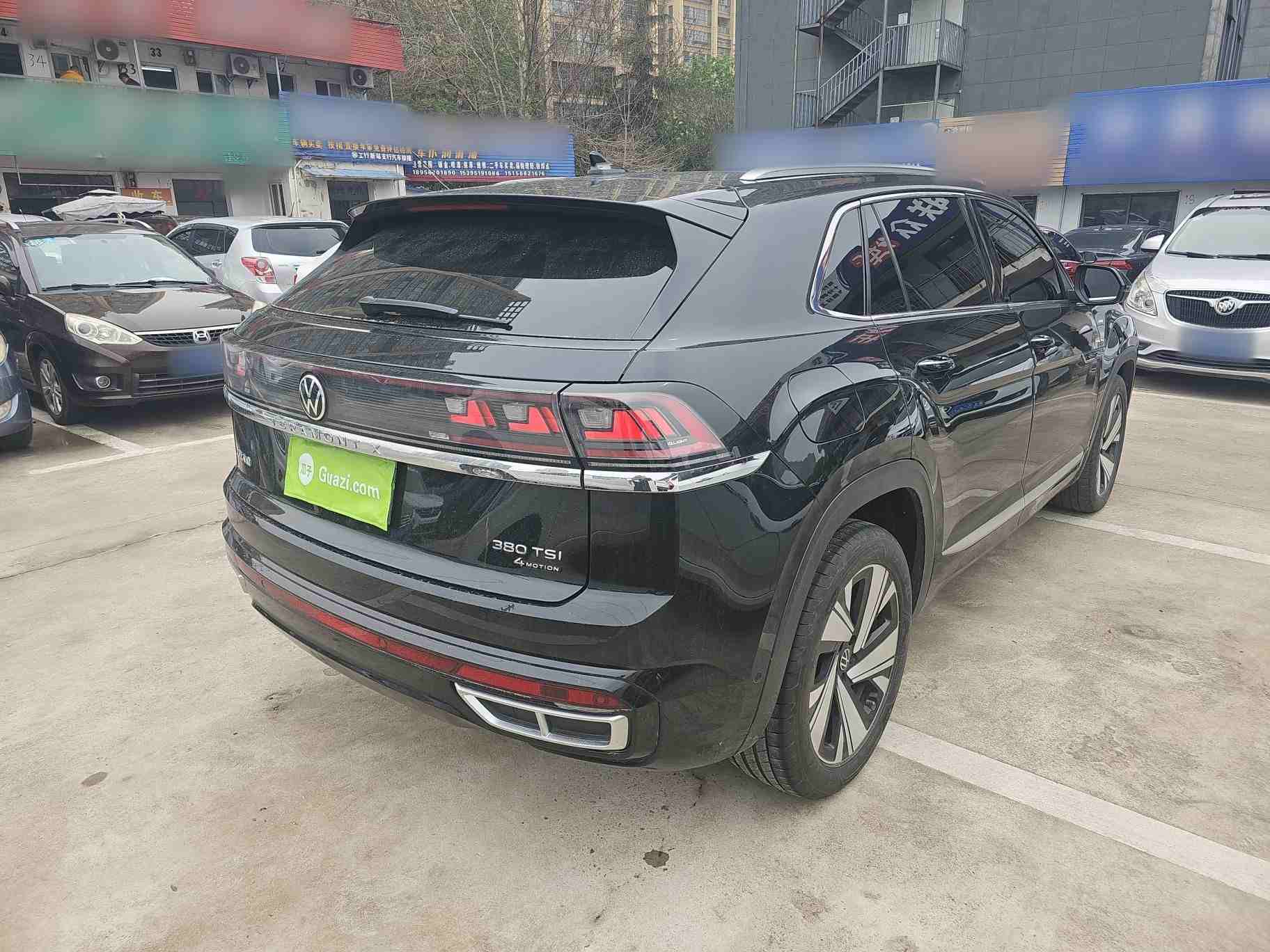 车辆右后45度外观展示