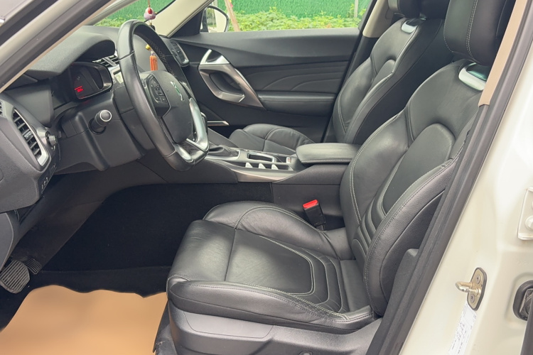 DS 5 2013款 1.6T 雅致版THP160局部细节19