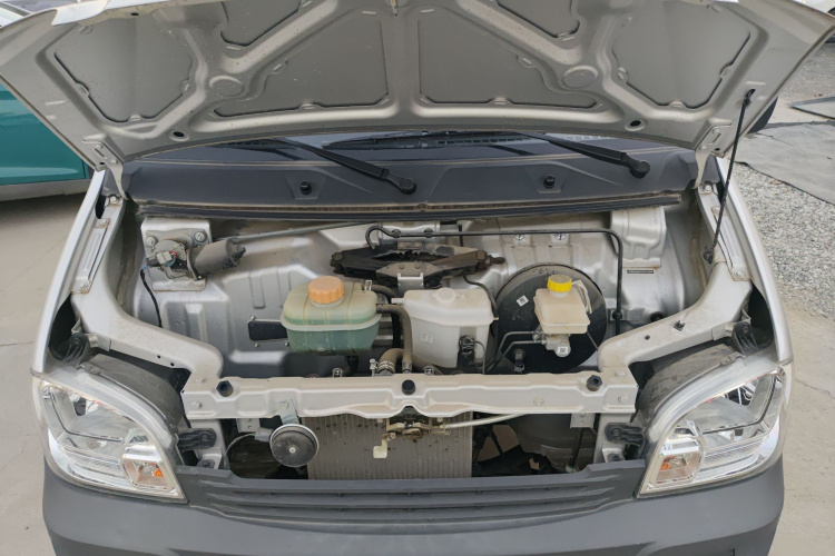 五菱汽车 五菱之光 2023款 1.5L 实用型 5/7座机舱底盘24