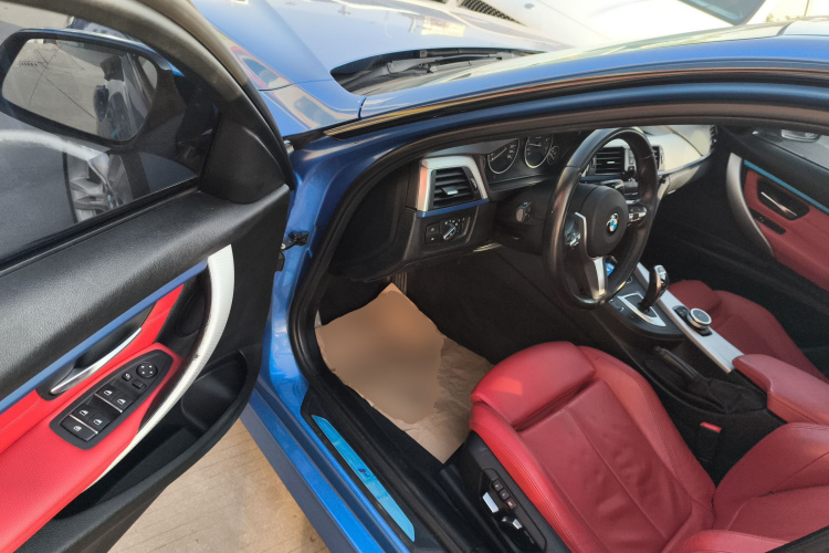 宝马3系 2019款 320i M运动套装中控内饰7003