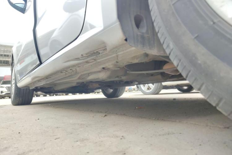 大众 朗逸 2013款 改款经典 1.6L 自动舒适版机舱底盘30