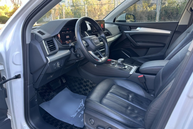 奥迪Q5L 2020款 40 TFSI 荣享时尚型中控内饰7003