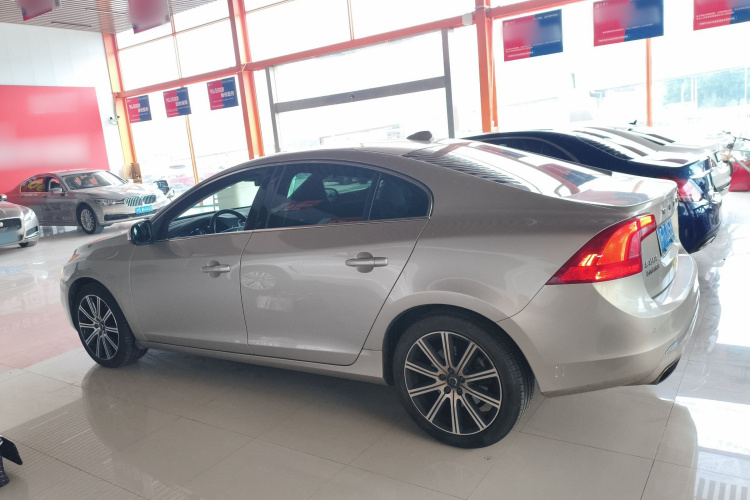 沃尔沃S60 2019款 S60L 改款 T5 智驭菁英版车身外观4