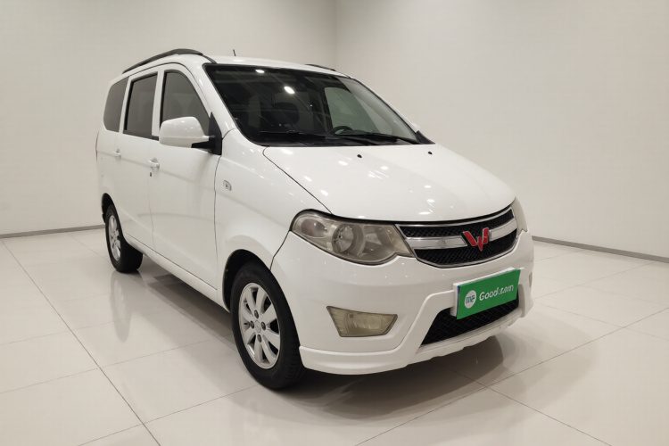 五菱汽车 五菱宏光 2016款 1.5L 改款S舒适型车身外观3