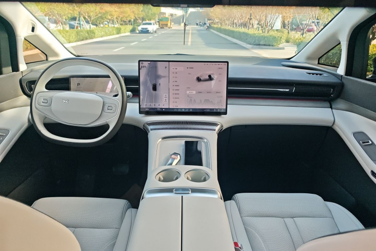 小鹏X9 2025款 740超长续航 Max中控内饰7002