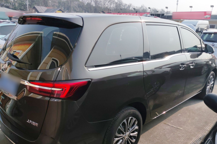 别克GL8 2021款 陆上公务舱 652T 舒适型车身外观7