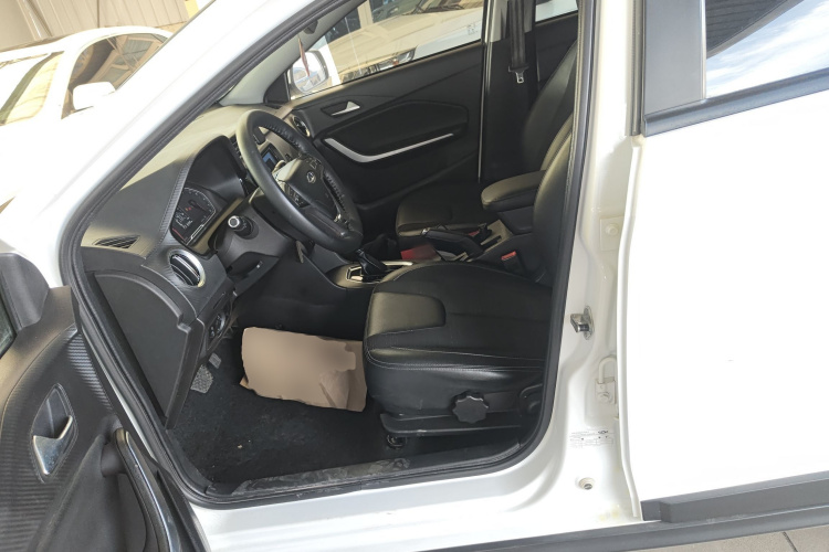 奇瑞 瑞虎3X 2018款 1.5L 自动精英版中控内饰19