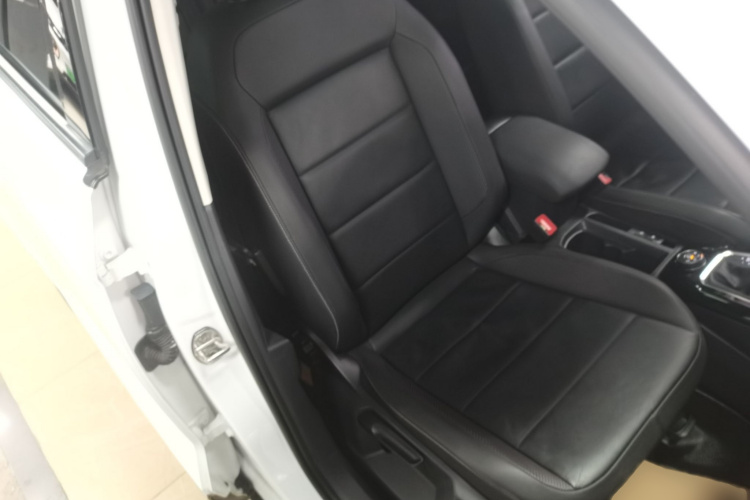 大众 T-ROC探歌 2018款 280TSI DSG四驱舒适型 国V局部细节41