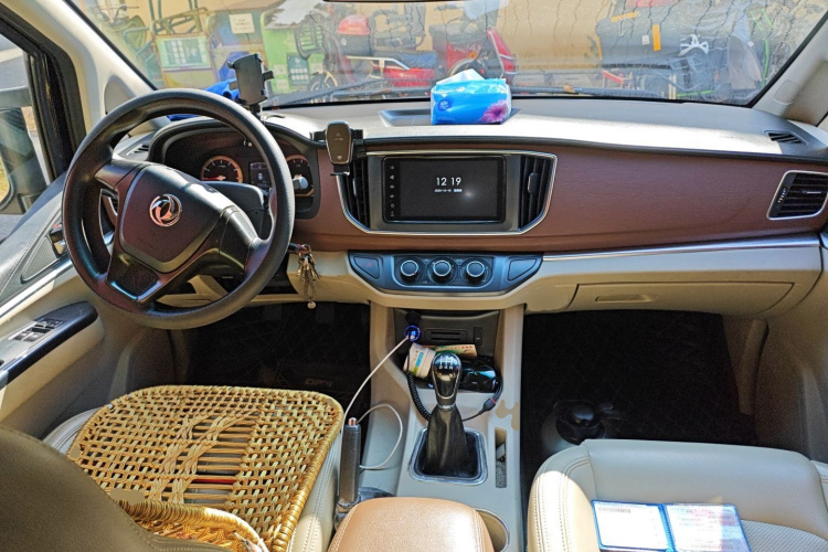 东风风行 菱智 2018款 M5L 1.6L 7座豪华型中控内饰12