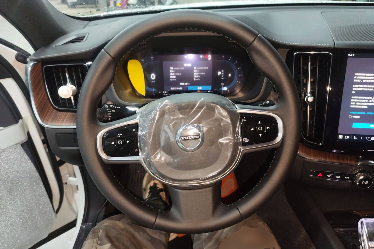 沃尔沃XC60 2025款 B5 四驱智远豪华版中控内饰13