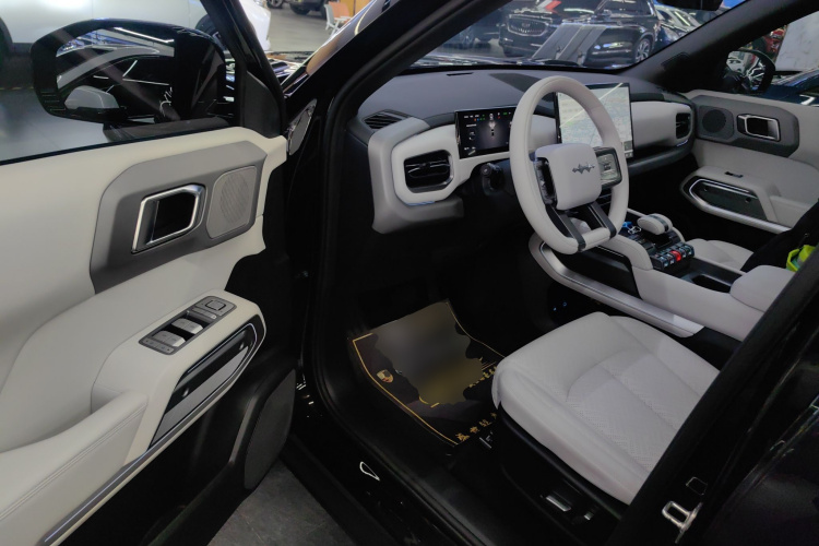 方程豹 钛3 2025款 501KM 后驱智驾Max版中控内饰20