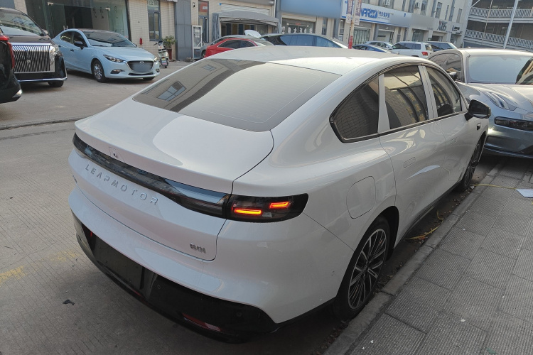 零跑汽车 零跑B01 2025款 550舒享版车身外观7